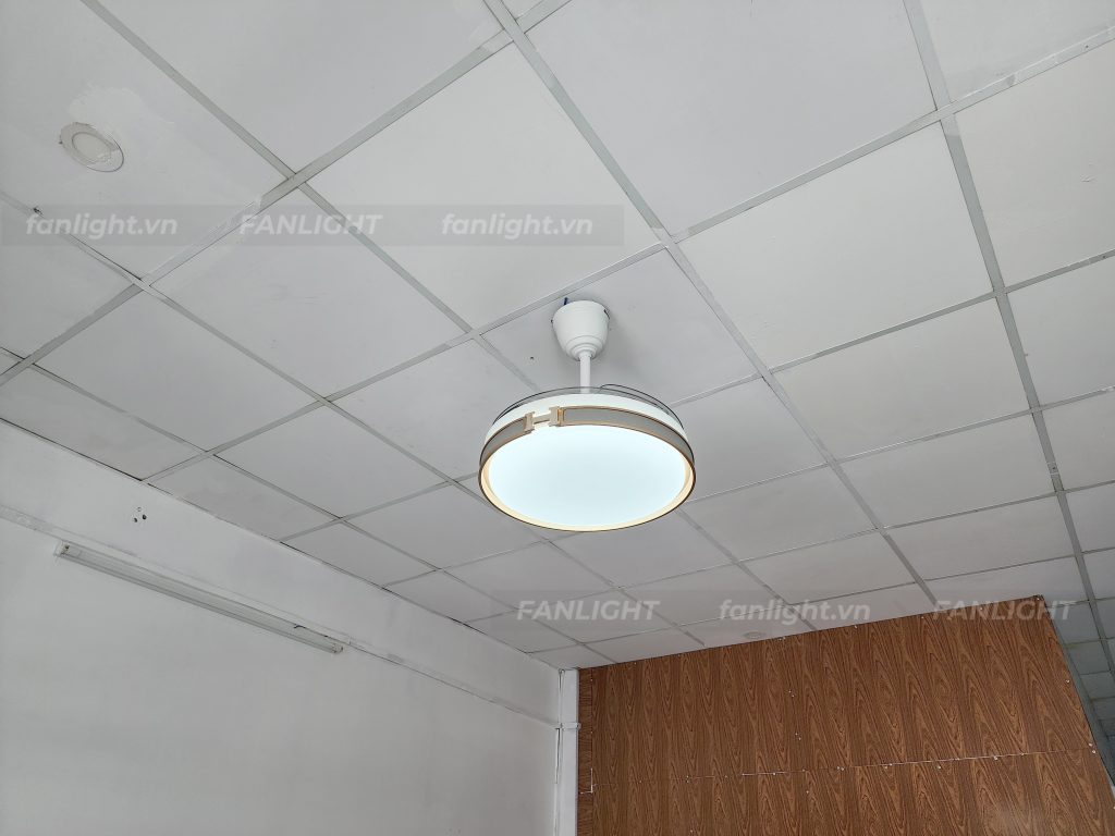 Cánh quạt tự động thu vào khi sử dụng quạt