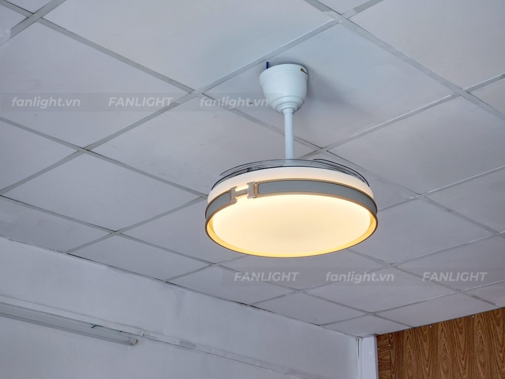 Ảnh thực tế quạt trần đèn trang trí Fanlight FL HD-409 - ánh sáng vàng